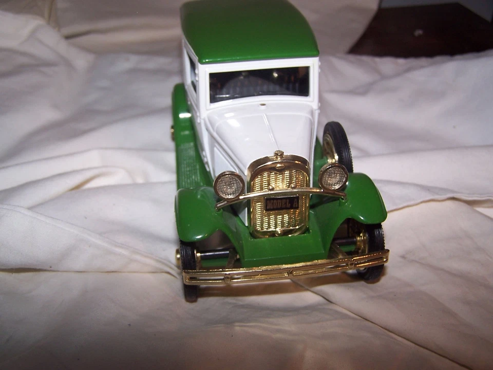 Furgoneta de reparto Ford modelo A vintage banco de monedas metal fundido Museo Boyertown Foto 4 de 4