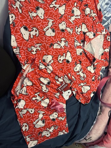 Snoopy Peanuts Women's SZ medium Valentine Pajama Set Button Down Top & Shorts - Picture 2 of 5