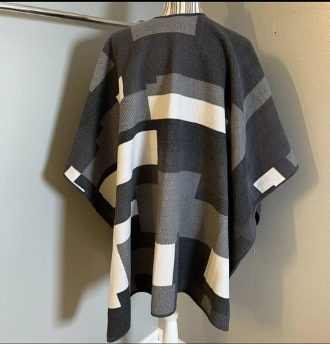 Woolrich Women’s One Size Poncho Blanket Fleece Wrap Shawl Cape Gray/White Plaid - Picture 5 of 7