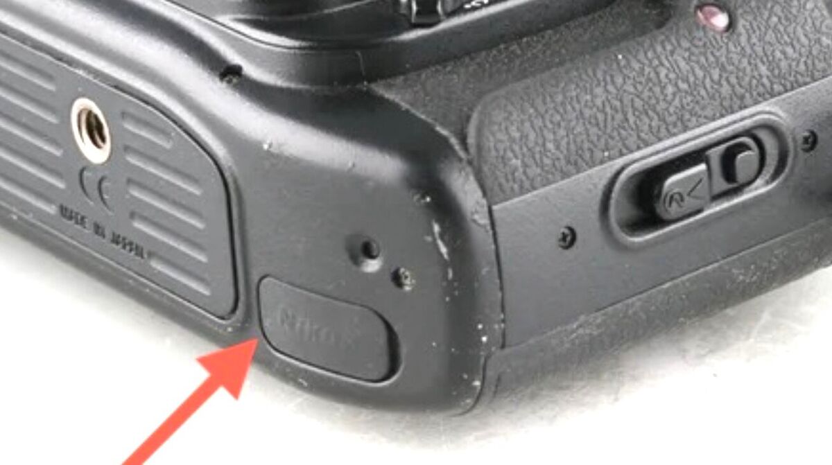 Nikon F100 Power Grip Terminal Access Contact Rubber Bottom Nikon F100 Power Grip Terminal Access Contact Rubber Bottom