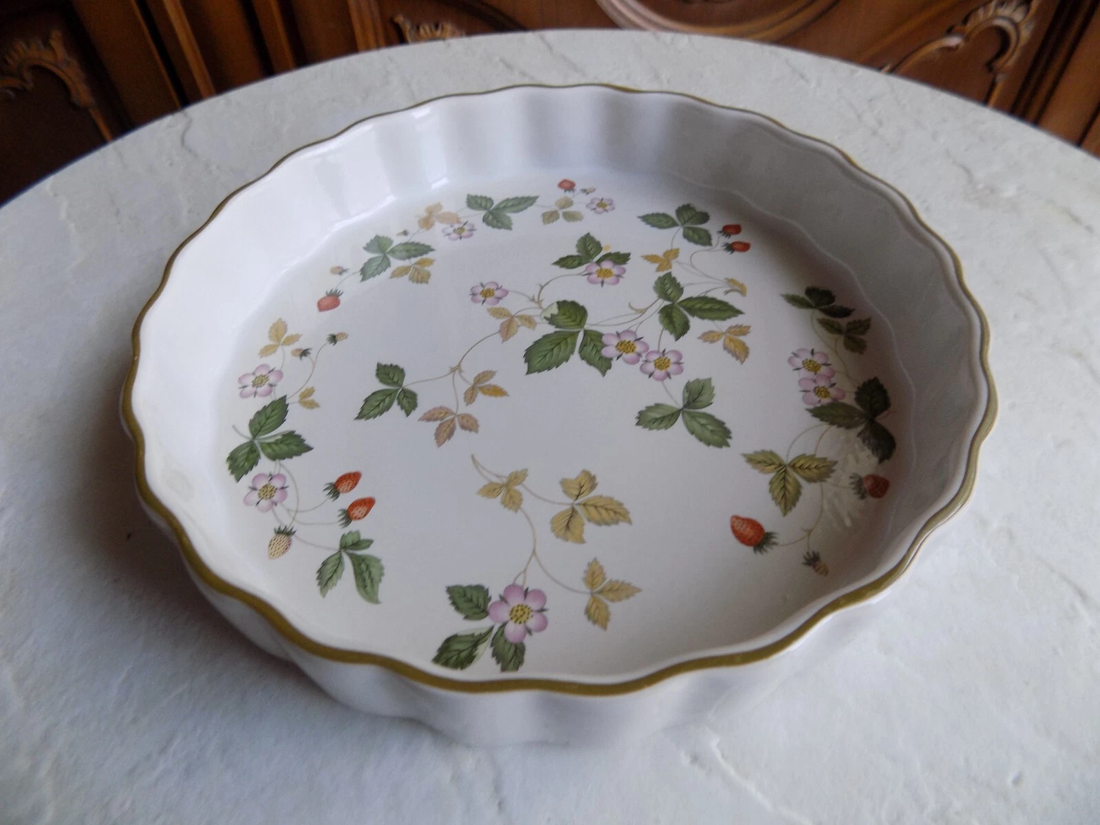 Wedgwood Pie Dish Multi Color 7.5" Wild Strawberry Made in England