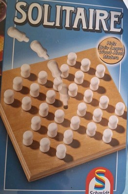 Solitaire Spiel aus braunem und weißen Holz (Schmidt Spiele GmbH), 33 Steckteile