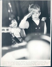 1973 Photo Little Lyn Nugent Children Casket Grandfather President Nixon Salute