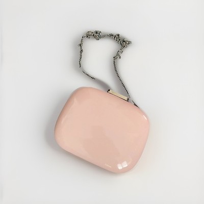 Klein wie eine Clutch
