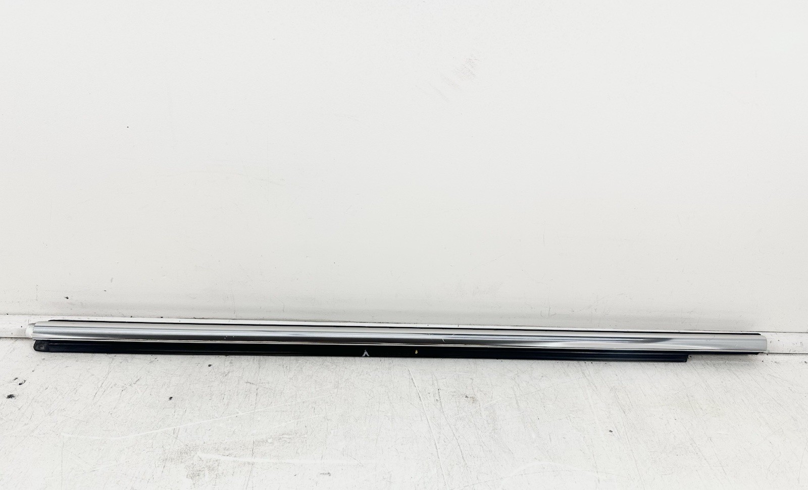 2014-2020 MASERATI GHIBLI Q4 FRONT LEFT SIDE DOOR WINDOW BELT MOLDING OEM CHROME