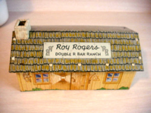 VINTAGE MARX 1950'S ROY ROGERS DOUBLE R BAR RANCH LITHO BUNK HOUSE, NICE