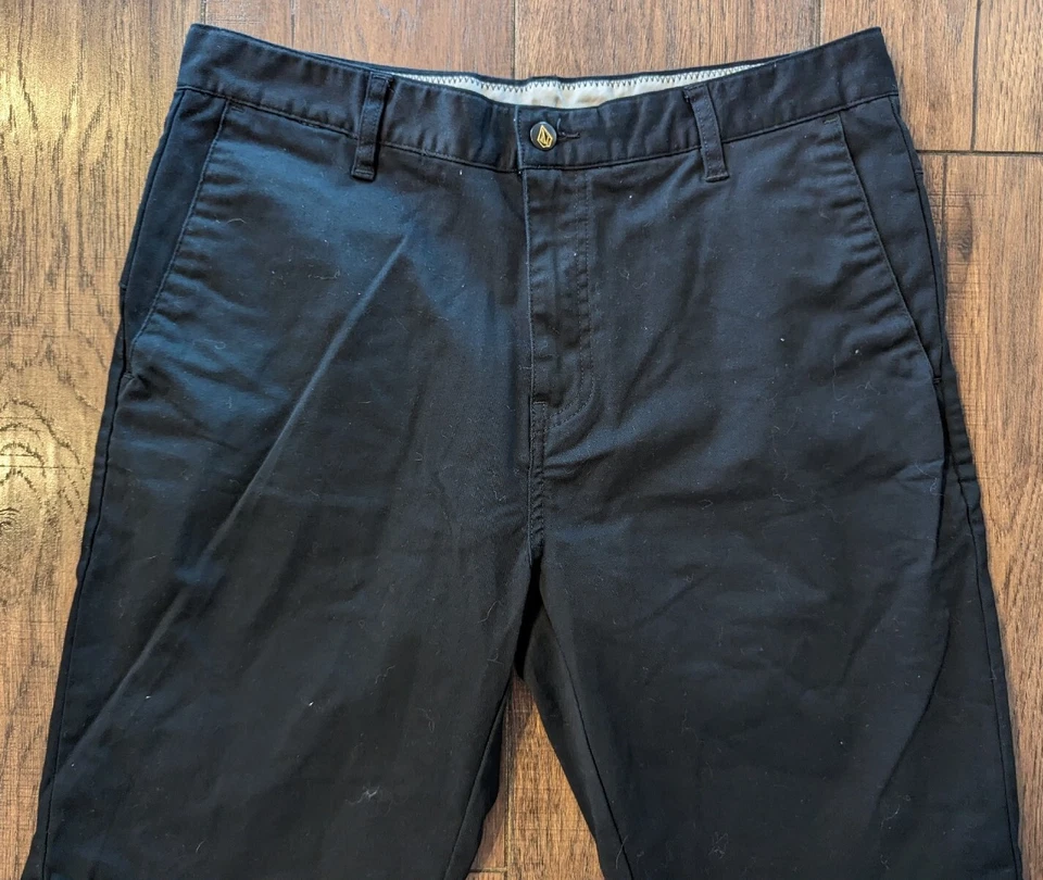 Volcom Men's Corpo Class Black Cotton Blend Shorts Size 33 - Excellent condition - Image 2 of 4