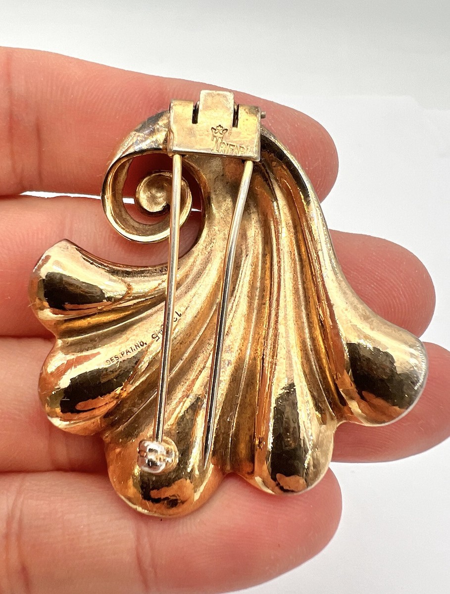 TRIFARI ヴィンテージ　ブロッチ Vintage Trifari Leaf Gold-tone Brushed and Polished Gold