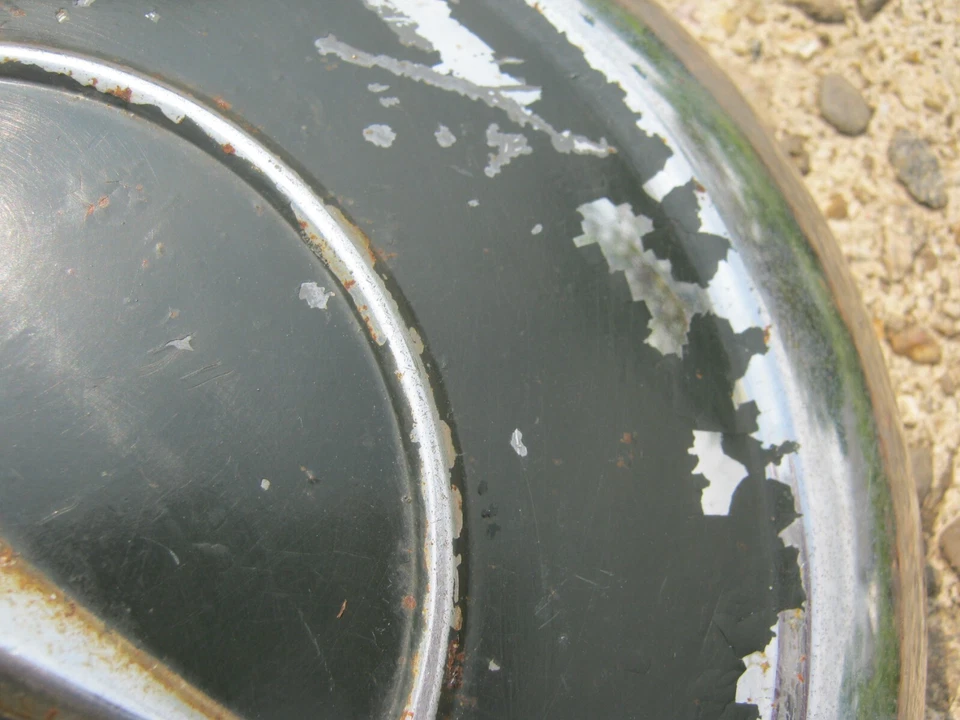 One factory 1960 to 1967 Mercedes Benz dog dish hubcap green - Image 3 of 4