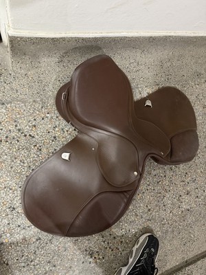 Bates CC Close Contact Saddle   Premium Leather   Excellent Condition