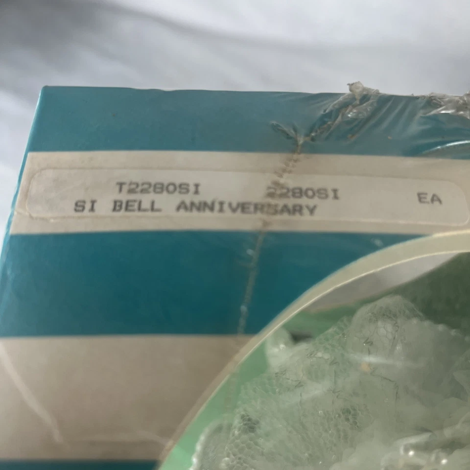 Campanas plateadas pintadas a mano vintage de aniversario de la costa nuevas en caja Foto 2 de 4