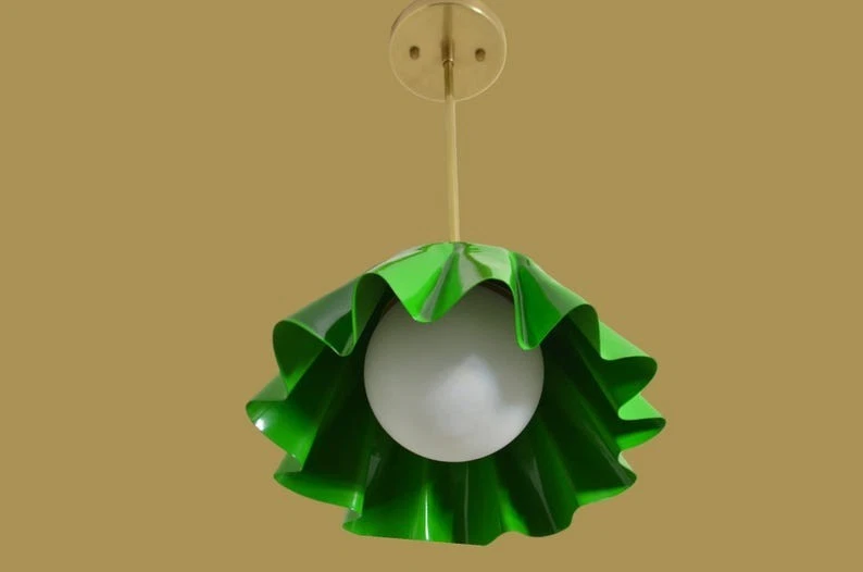 Colgante de sombra verde brillante florido con varilla de caída acabado latón, elegante techo Foto 3 de 4