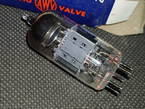 6U8a , Miniwatt /Mullard and AWV Radiotron and others NOS Tubes - Picture 5 of 6
