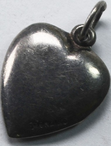 Sterling Vintage Puffy Heart Scroll Edge Charm 18mm x 15mm - Picture 2 of 3