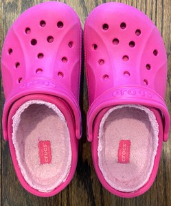 hot pink fur lined crocs