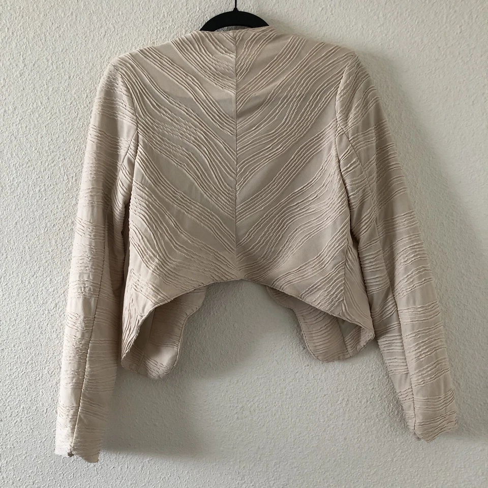 Massimo Women’s blazer size medium cropped open front vanilla cream color - Image 4 of 4