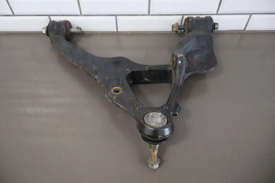 Par de brazos de control inferiores izquierdo/derecho Chevy Silverado 2500HD 12-19 OEM Foto 2 de 4