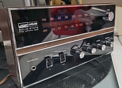 Montgomery Wards Airline Solid State AM FM Radio Model GEN 6111A