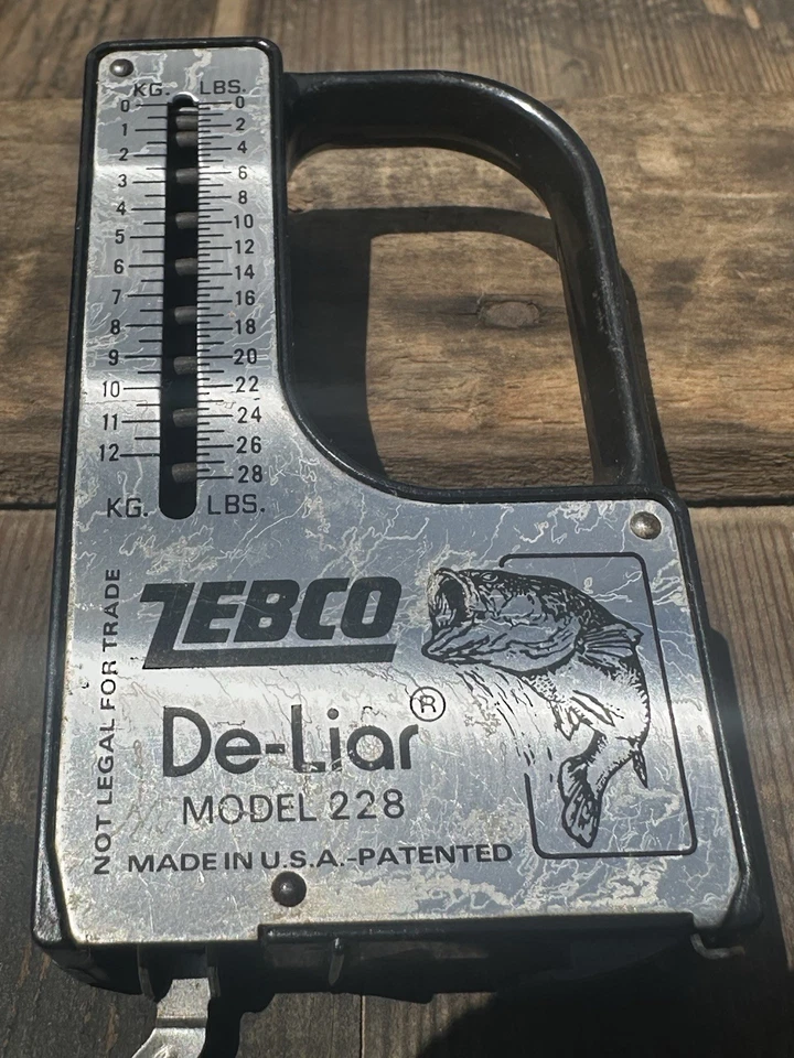 Zebco De-Liar modelo 228 escala de peces y cinta métrica hecha en EE. UU. Foto 3 de 4