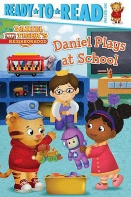 Daniel Plays at School: Ready-To-Read Pre-Level 1 by Daphne Pendergrass (English
