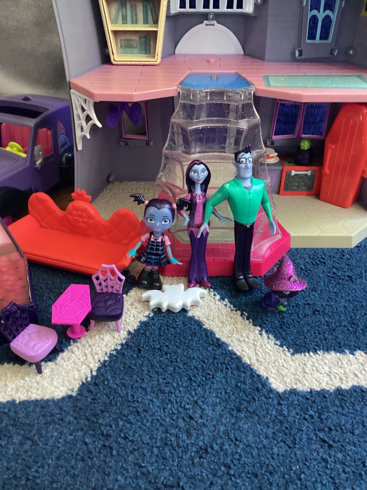 RARE Disney Junior Vampirina Scare B&B House castle Playset Figures Car PLZ RD