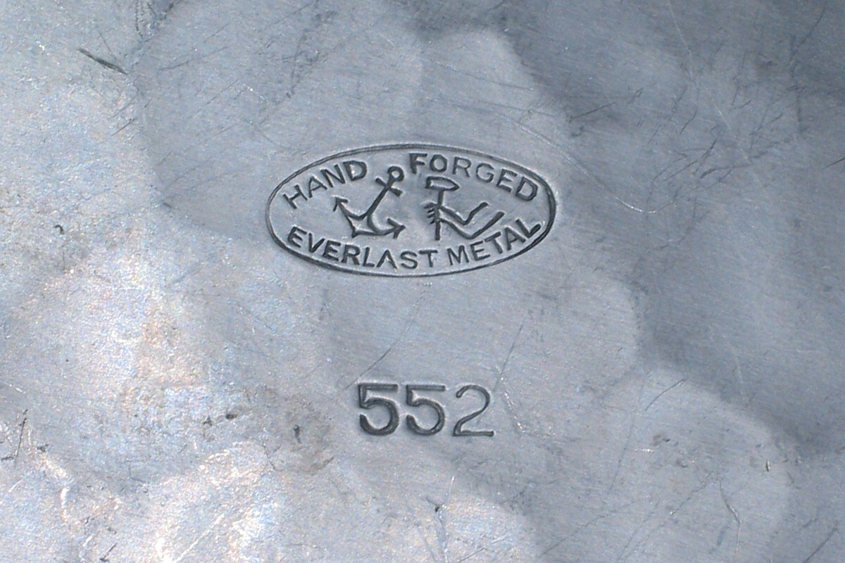 Vintage Everlast Metal Hand 6" Wide Aluminum Silent Butler 552