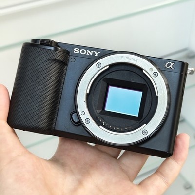 Sony ZV-E10 ZVE10 24.2MP 4K Video Mirrorless Camera Body with Charger&Battery