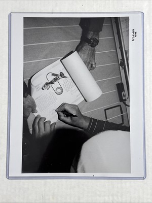 NASA ASTP Hands Of Cosmonaut Kubasov Signs Joint Cert Black Numbered Press Photo