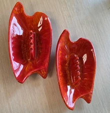 Mid Century Freeform Boomerang/Atomic-style matching pair red ashtray A23OT  USA