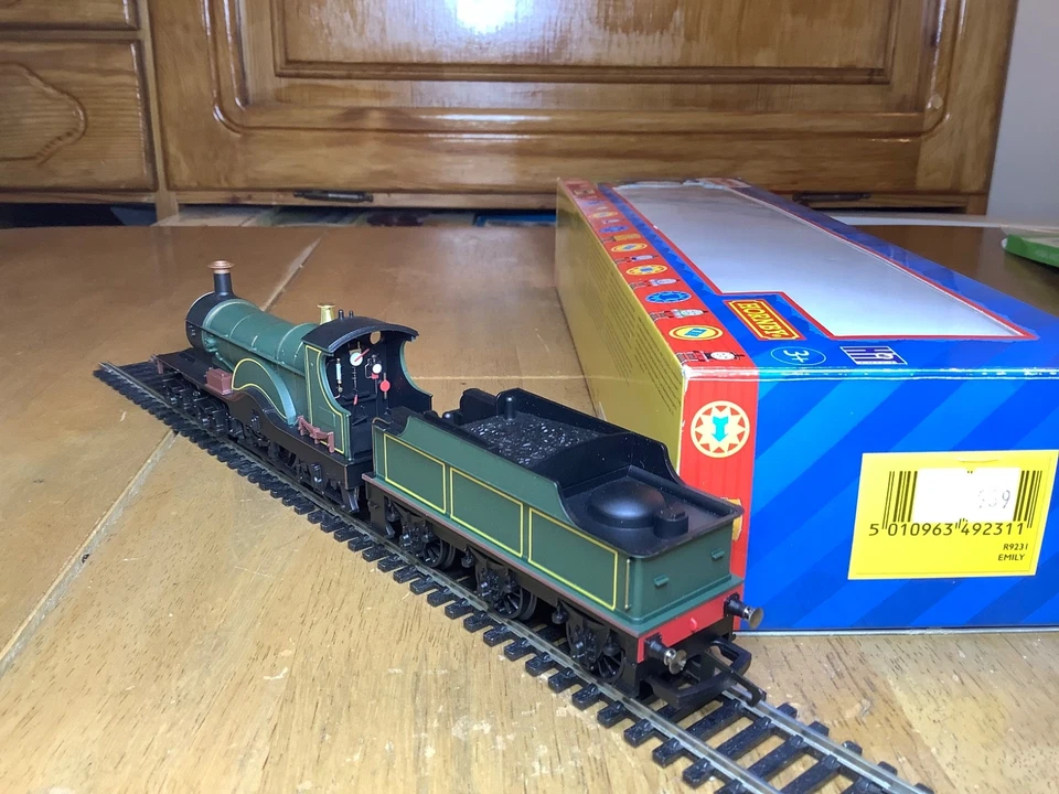 Hornby Thomas & Friends R9231 4-2-2 Emily - Image 4 of 4