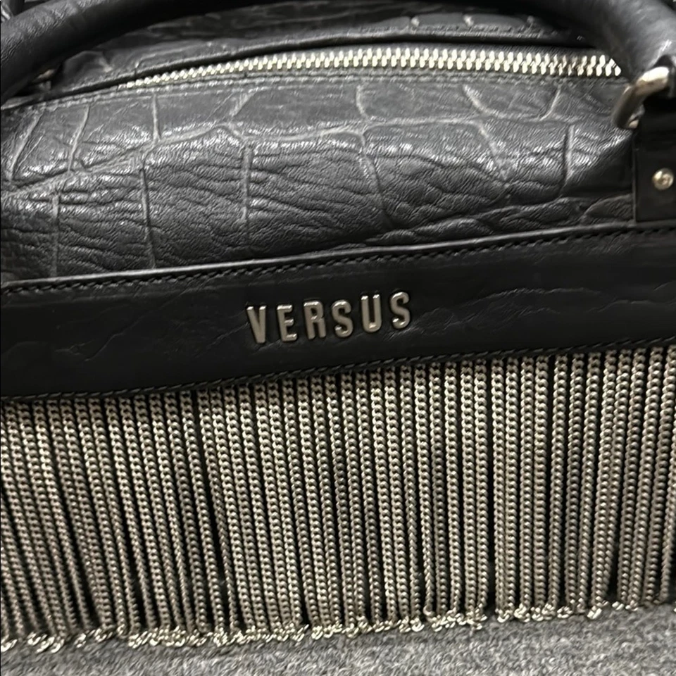 Bolso de mano para mujer Versus Versace de cuero con flecos negros Foto 2 de 4