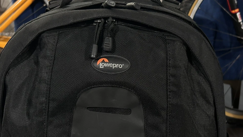 Lowepro CompuTrekker AW Backpack - carry Cameras, Lenses, plus Laptop/Notebook - Image 4 of 4
