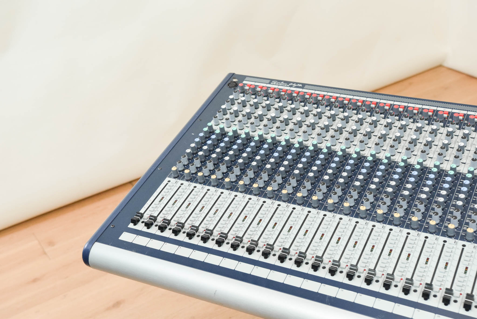 Soundcraft GB440 40Channel Analog Mixer (church owned) CG00R9V eBay