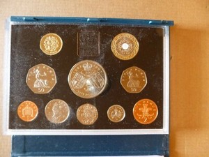 1997 uk proof coin collection including £5.00 coin celebrating golden wedding