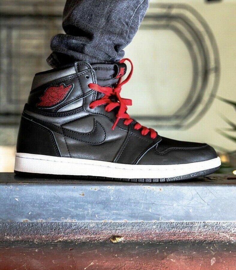 NIKE AIR JORDAN 1 RETRO HI OG BLACK GYM RED 555088-060 Mens NIKE AIR JORDAN 1 RETRO HI OG BLACK GYM RED 555088-060 Mens