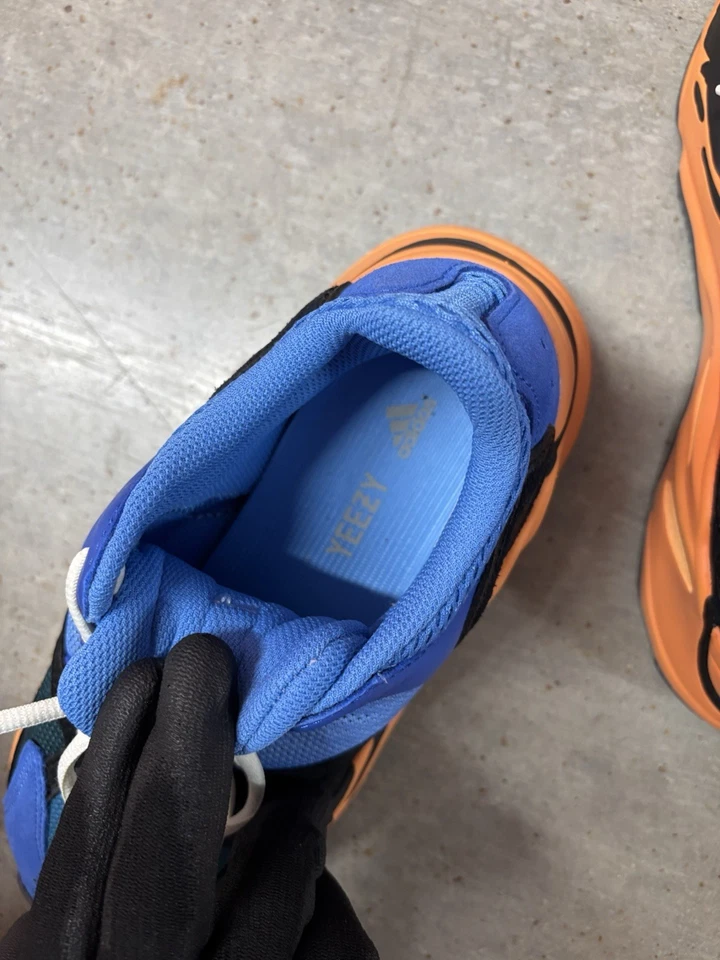 ADIDAS YEEZY BOOST 700 AZUL BRILLANTE Foto 4 de 4