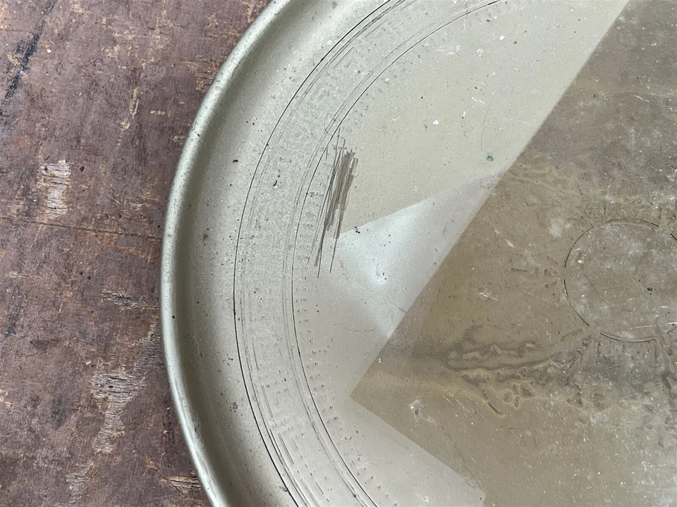 VINTAGE ROUND SOLID BRASS WAS SILVER PLATE SERVING DRINKS TRAY - Image 4 of 4