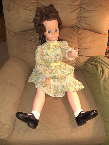 Muñeca vintage de plástico duro de tamaño natural - Imagen 2 de 4