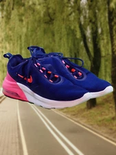 Nike Air Max Motion 2 Running Shoes Women's Size 11