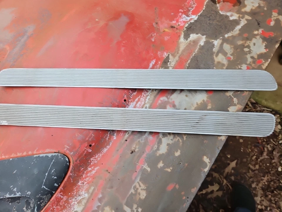 Plymouth Road Runner GTX 1969 Air Grabber capó cuchara corte de aire insertos acanalados  Foto 2 de 4