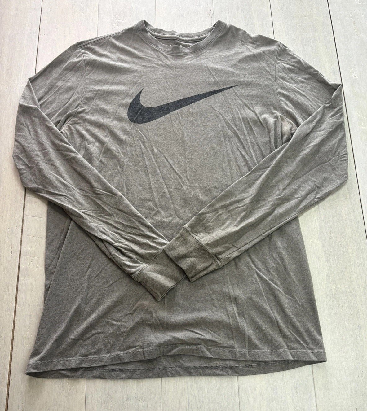 The Nike Tee  Swoosh Long Sleeve Black Graphic T-Shirt Size L