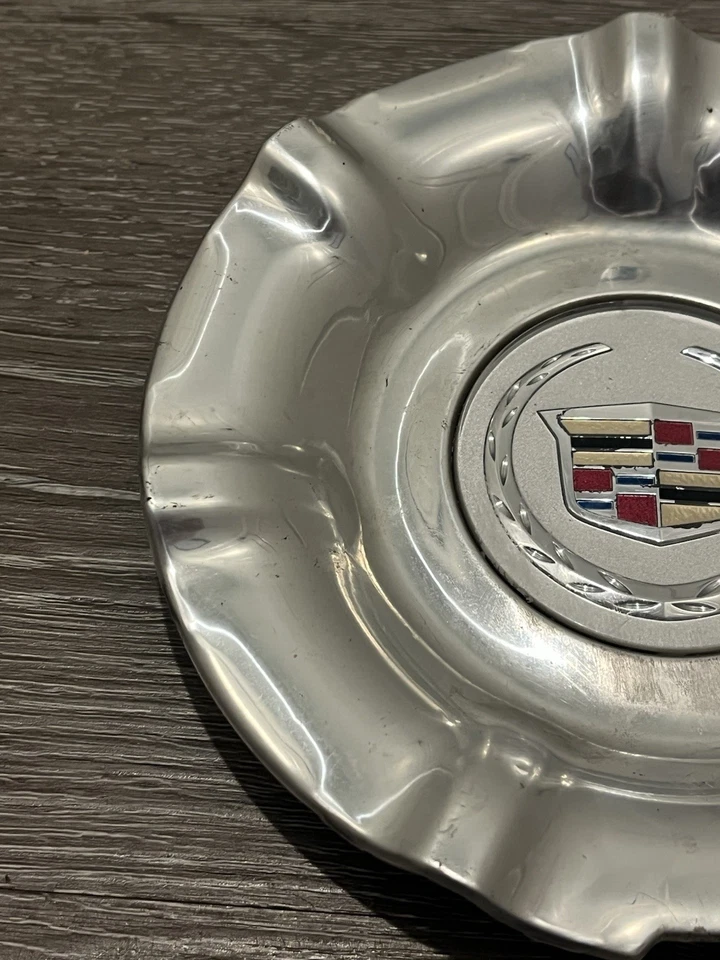 Tapa central rueda Cadillac SRX Premium 20" 7 radios 20965437 2013 2014 2015 2016 Foto 4 de 4