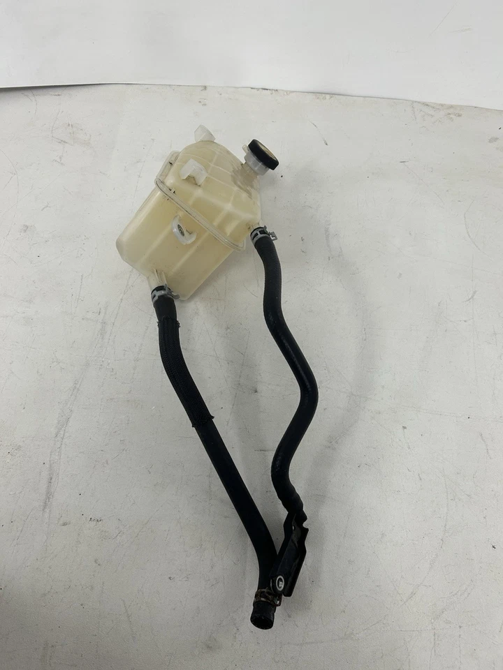 Depósito tanque refrigerante radiador Lexus CT200h 2011-2017 16480-28080 OEM Foto 2 de 4