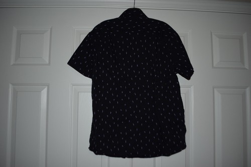 Camicia nera Sonoma taglia L manica corta con bottoni viola design fulmini - Foto 5 di 7