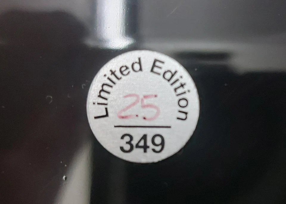 BUGATTI Veyron 16,4 + 57SC ATLANTIC 1936con vetrina Looksmart scala 1:43 - Immagine 2 di 4