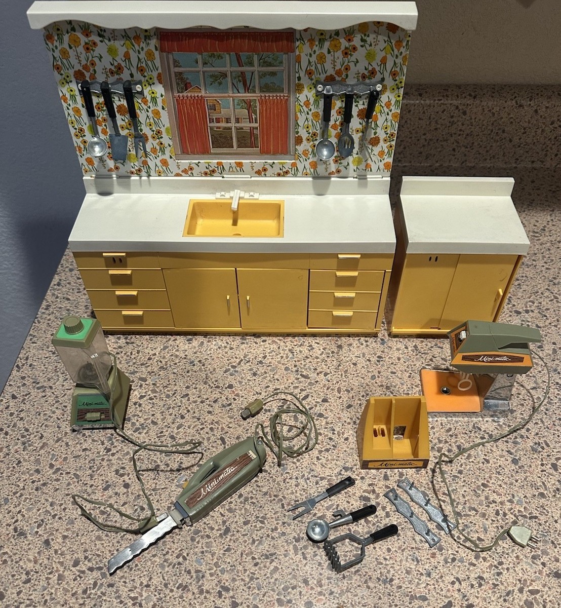Vintage Ideal Mini Matic RARE Hostess Center Kitchen Playset