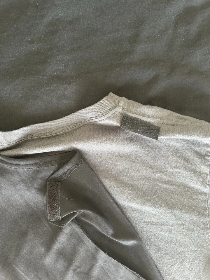 Batman Kids' T-Shirt with Detachable Cape Graphic Design - Image 3 of 4