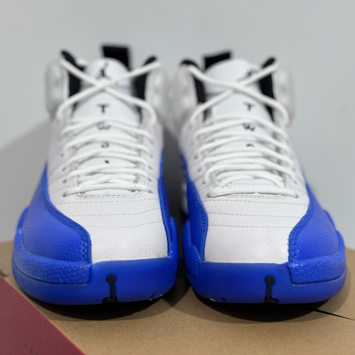 Air Jordan 12 ホワイト/ブルー Air Jordan 12 Retro 'WHT/University BLU-Metallic Silver