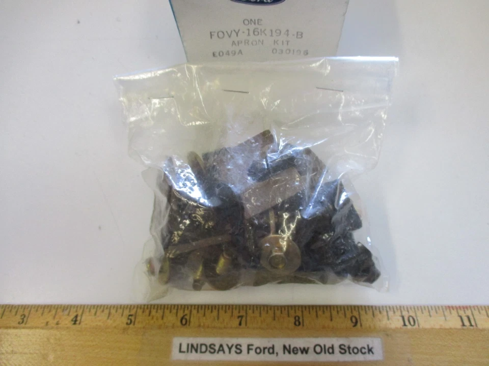 FORD 1990/1991 LINCOLN TOWN CAR "KIT DELANTAL" GUARDABARROS, RETENCIÓN, NOS F0VY-16K194-B Foto 4 de 4