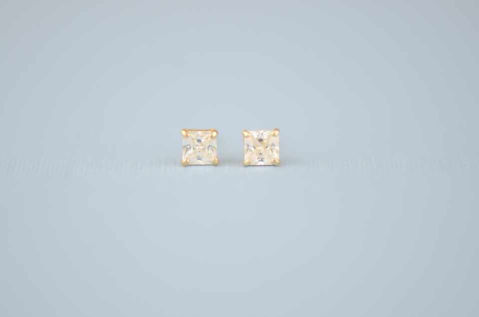 3MM Cubic Zirconia Allergy Free Stainless Steel Piercing Ear Stud – E - Foto 5